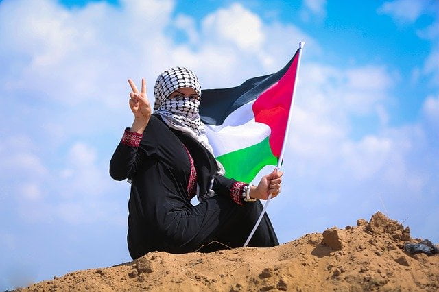 Read more about the article شعر عن فلسطين: الوطن الجريح