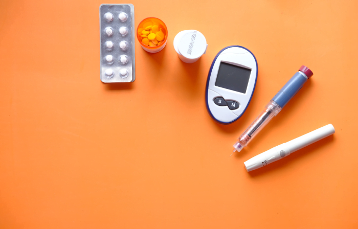 الأمراض المزمنة مثل السكري ، من الأسباب الرئيسية للصداع المستمر. ماهي أسباب الصداع المزمن ؟ الأمراض المزمنة كالسكري قد تؤثر على الصحة العامة للجسد، وقد تؤدي إلى الصداع.